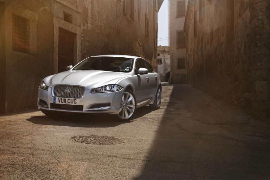  Jaguar XF 2011 года  (фото 24 из 79)